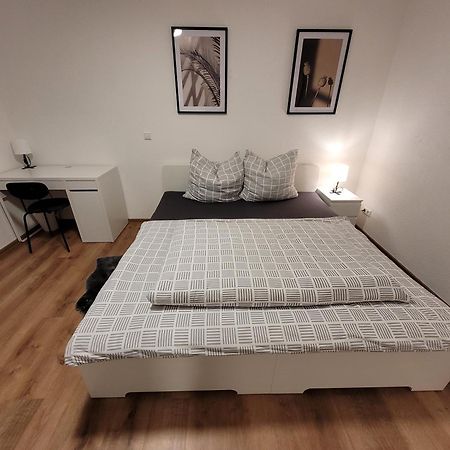 Living Flat, Eine Wohnung Mit Zwei Schlafzimmern Und Balkon Schorndorf  Ngoại thất bức ảnh