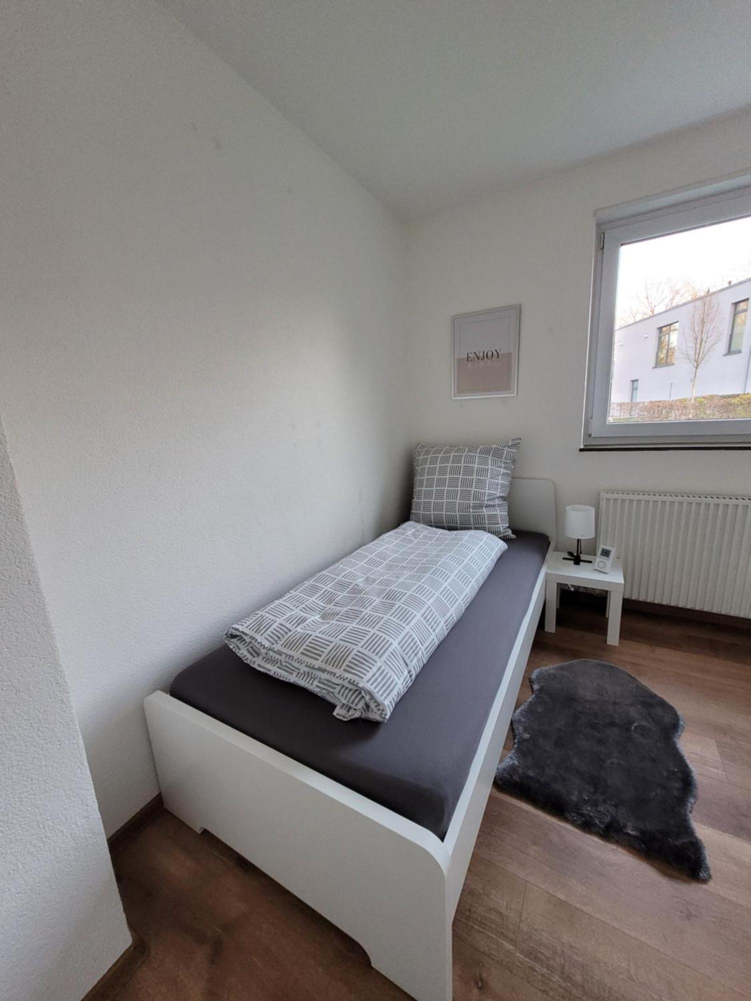 Living Flat, Eine Wohnung Mit Zwei Schlafzimmern Und Balkon Schorndorf  Ngoại thất bức ảnh
