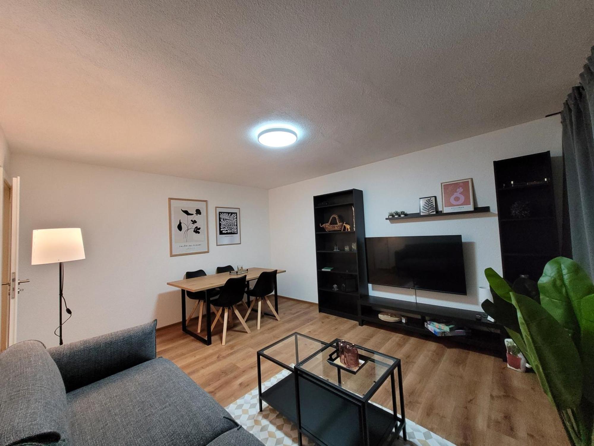 Living Flat, Eine Wohnung Mit Zwei Schlafzimmern Und Balkon Schorndorf  Ngoại thất bức ảnh